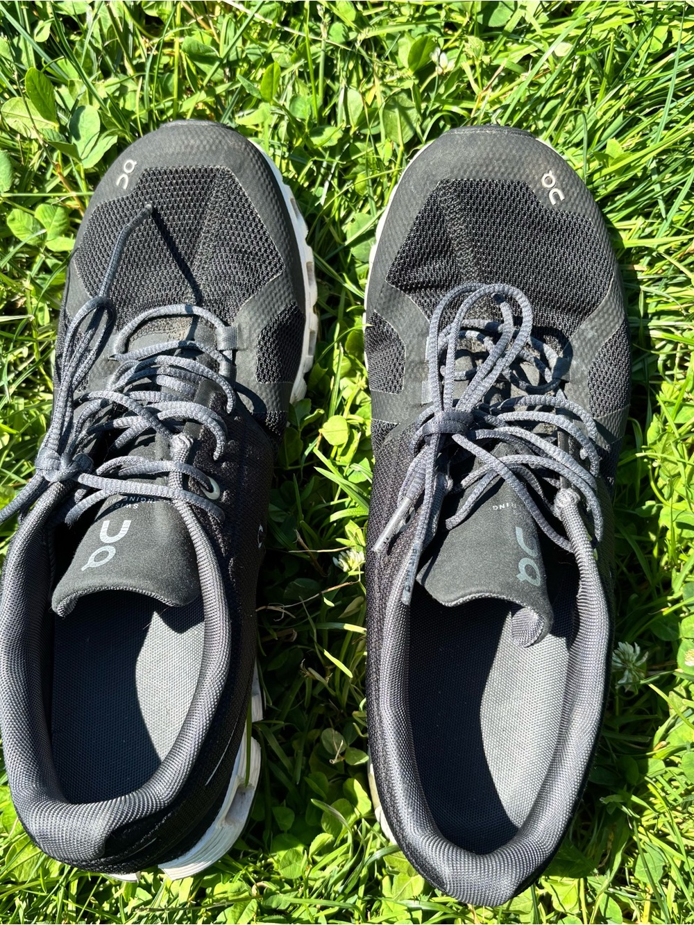 On Cloud Running Woman Black/White Athletic Running Shoes - Picture 8 of 10